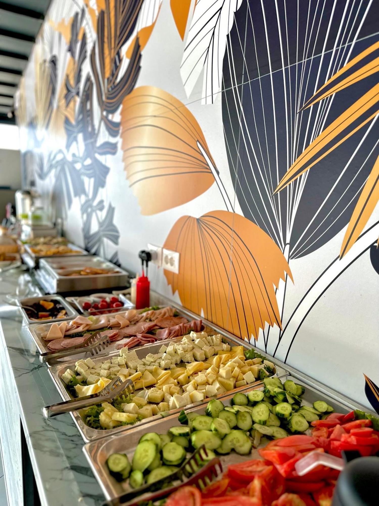 Mucobega Hotel 2 Sarandë Esterno foto