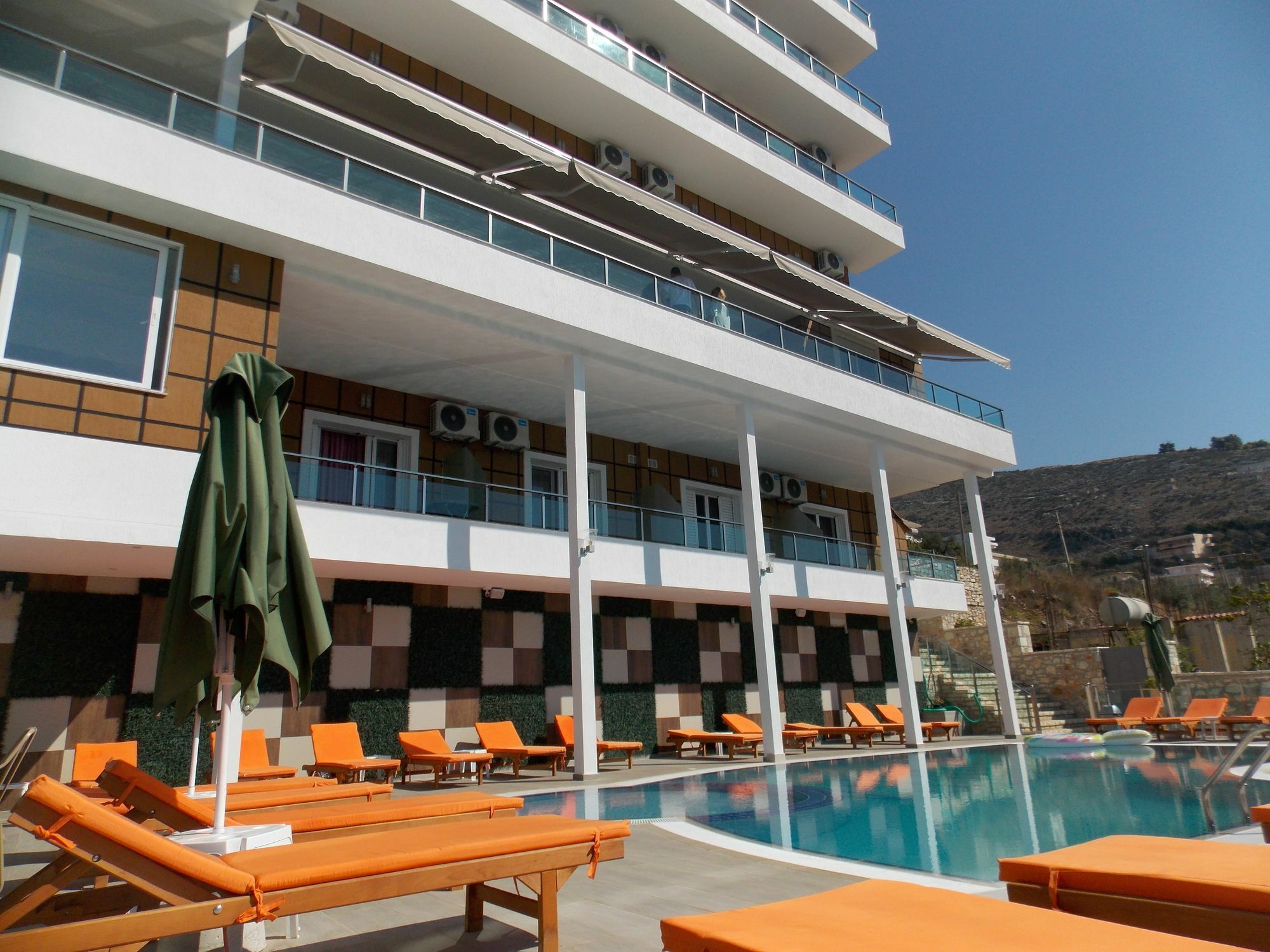 Mucobega Hotel 2 Sarandë Esterno foto
