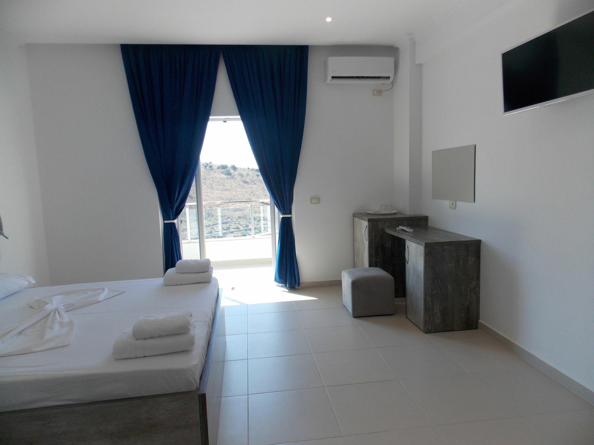Mucobega Hotel 2 Sarandë Esterno foto