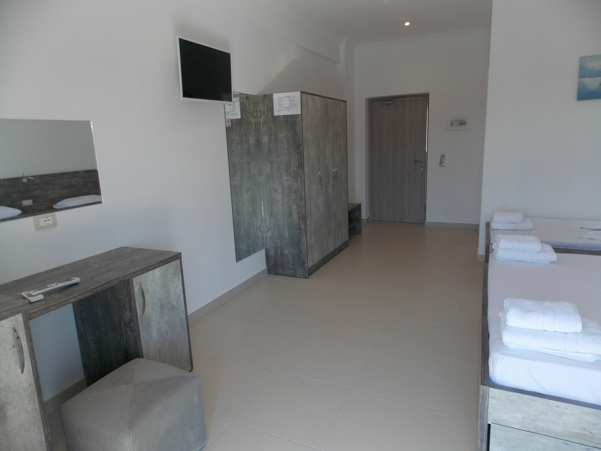 Mucobega Hotel 2 Sarandë Esterno foto